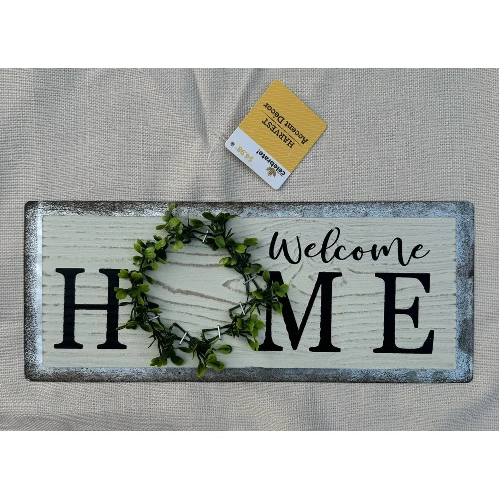 ''Welcome Home'' - Distressed Sign with Wreath  13 x 5.25 Inches